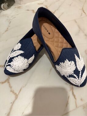 Birdies Navy Pointed-Toe Flats with White Floral Embroidery